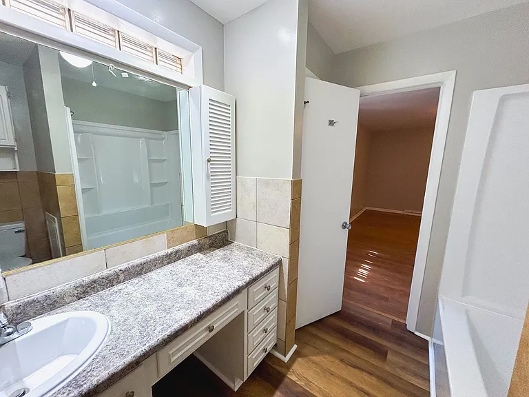 5010 N Sheridan Road — Photo 10