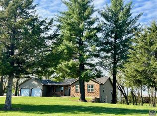 625 Monroe St, Oskaloosa, KS 66066