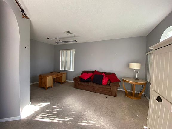 3rd image of 609 Groves End Ln