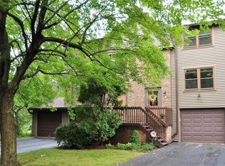 4 Chesterton Ct, Fairport, NY 14450