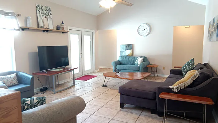 5 bed, 3200 sqft, $4,200 — Photo 3