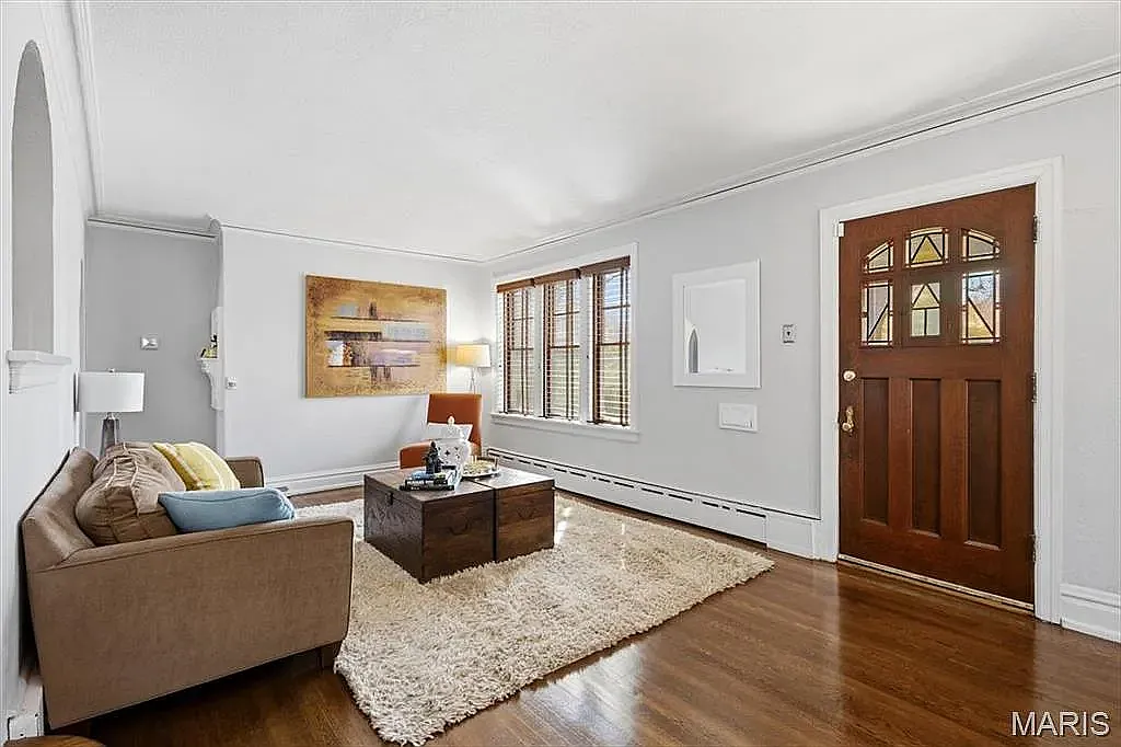 5 bed, 3684 sqft, $7,995 — Photo 3
