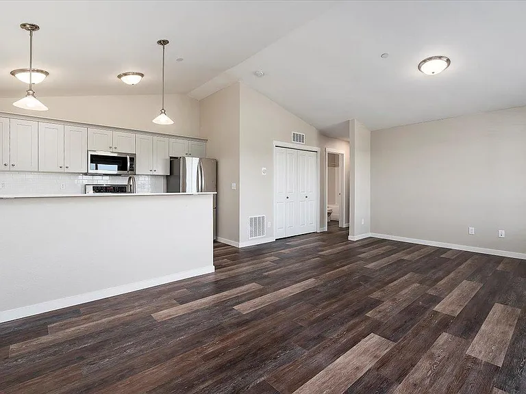 The Summit Apartments — Photo 102