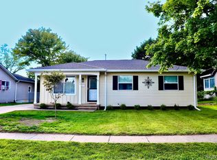 203 Bloomingdale St, Fenton, MI 48430