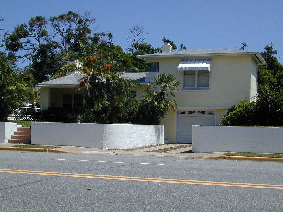 Front from Peninsula Dr.