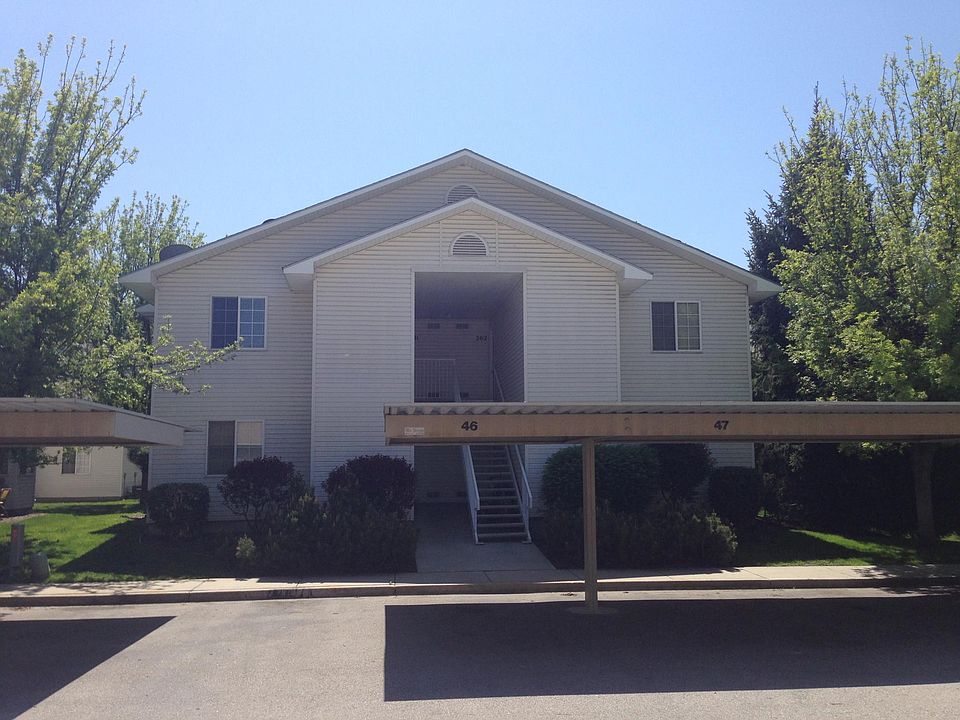 4plex with 2 covered carports