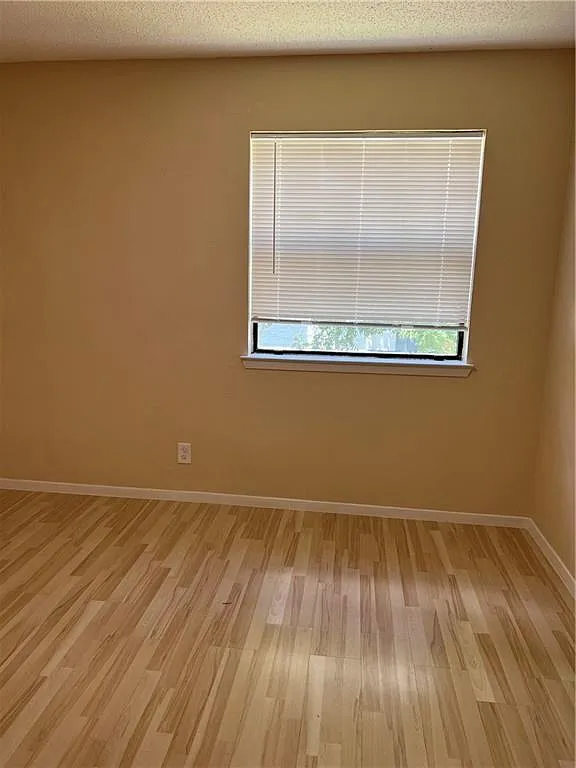 1 bed, 1.0 bath, 416 sqft, $950 — Photo 4