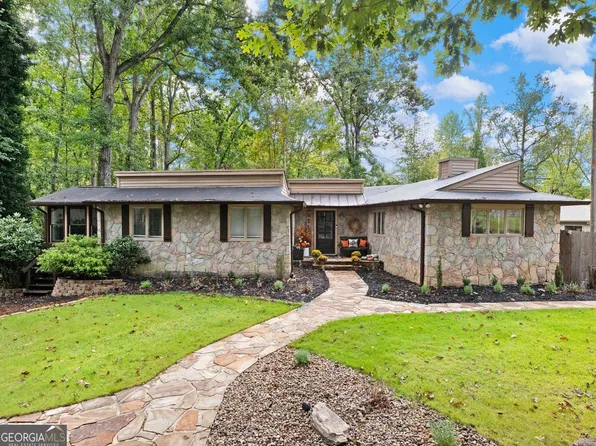 45 Lake Point Dr, Dawsonville, GA 30534