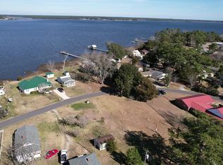 2305 Crab Point Loop Rd, Morehead City, NC 28557