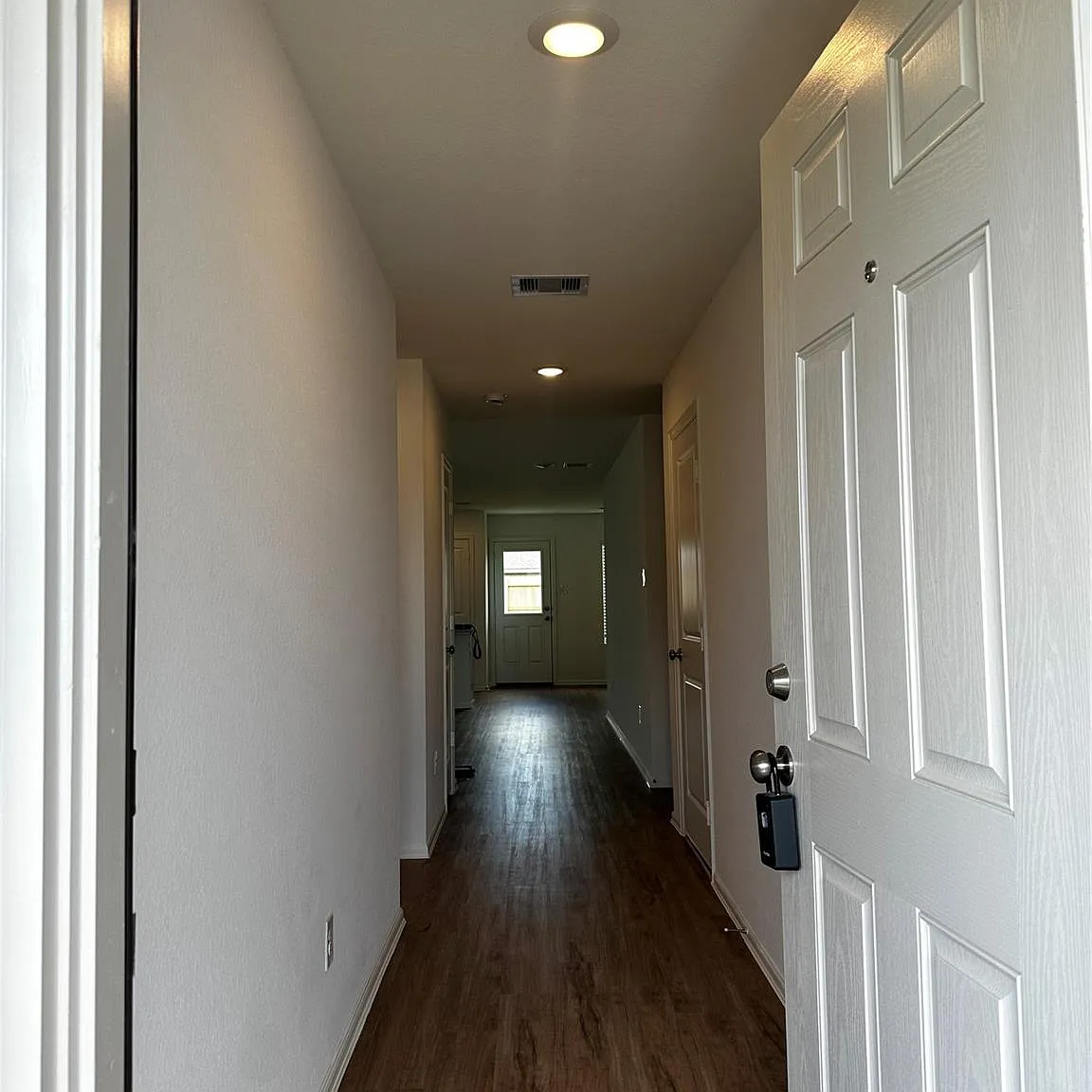 3 bed, 2.0 bath, 1302 sqft, $2,100 — Photo 3