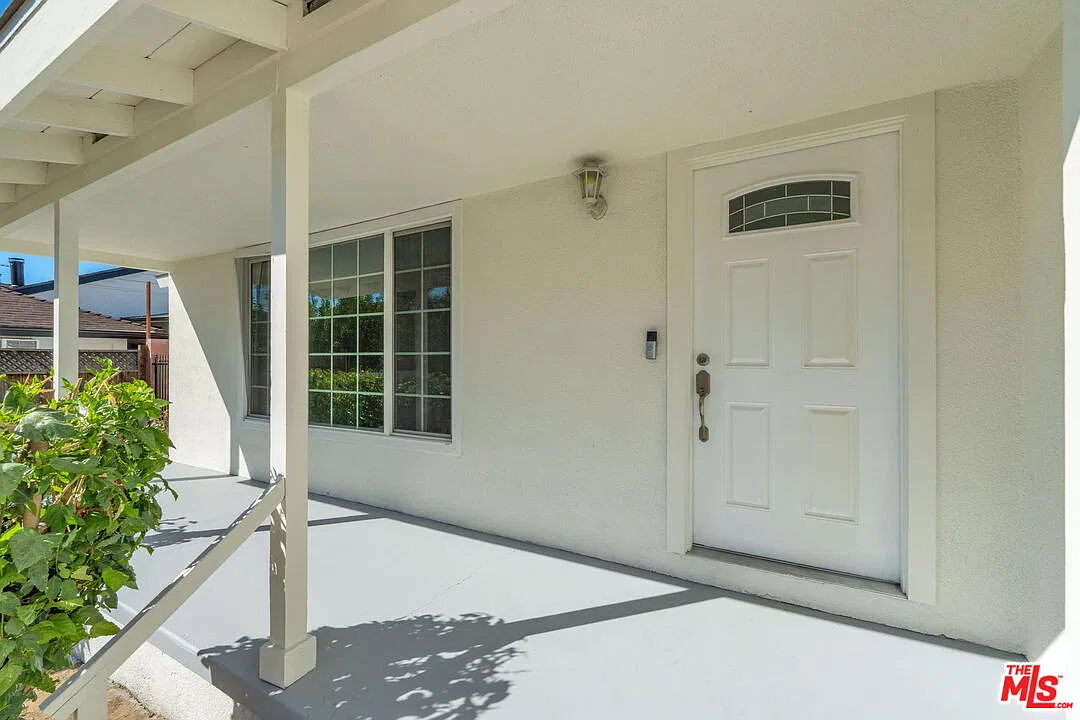 3 bed, 2.0 bath, 1100 sqft, $3,900 — Photo 4