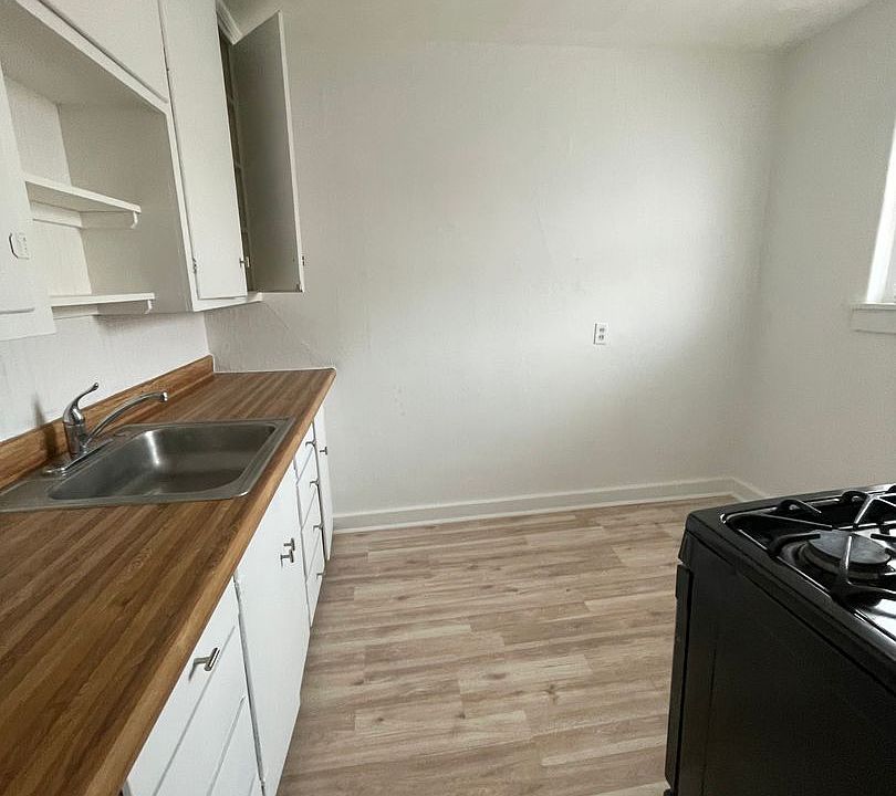 1st image of 331 Commercial St #3