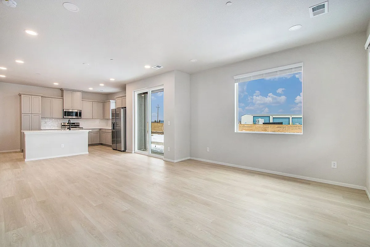 Building Photo - 4860 Denys Dr