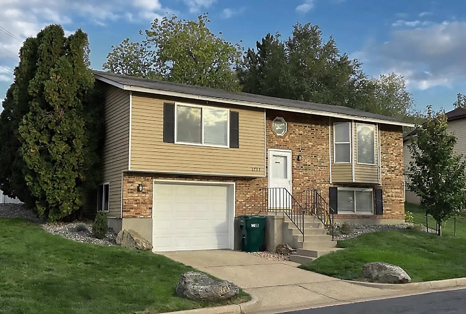 4 bed, 1605 sqft, $2,220 — Photo 1