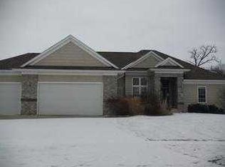 810 Hemlock Ct, Robins, IA 52328