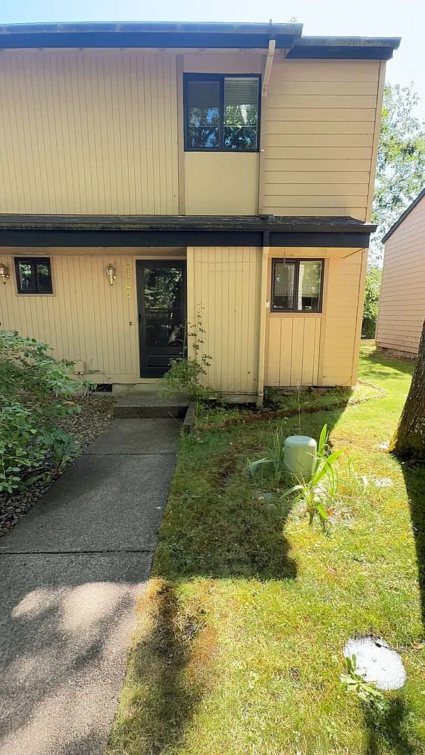 2 Bed, 1.5 Bath Condo in The W. Eugene Neighborhood! Apply Now! — Photo 2