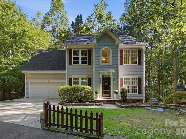 2100 Pineapple Ct, Matthews, NC 28105