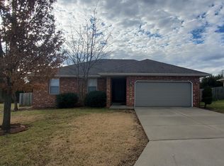 852 W Lorenza Dr, Nixa, MO 65714