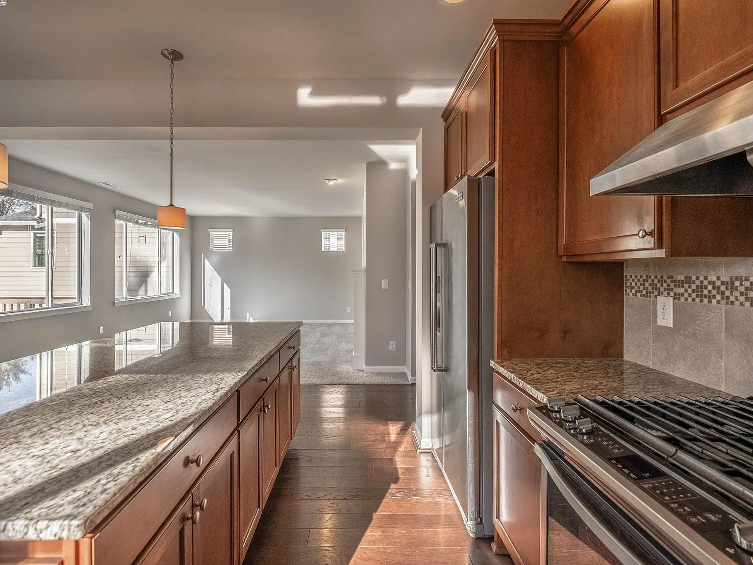 803 Lyons Ave NE — Photo 4