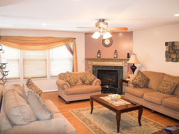 5th image of 9808 Cherbourg Dr