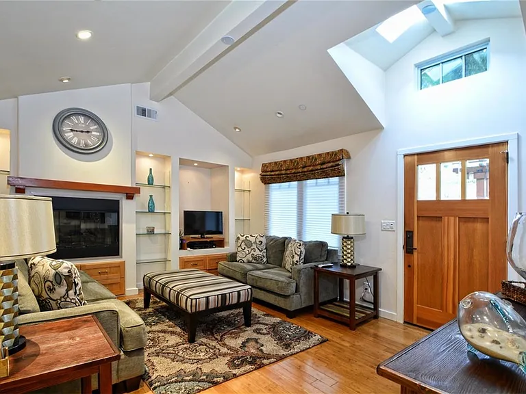 1108 Buena Vista Ave — Photo 2