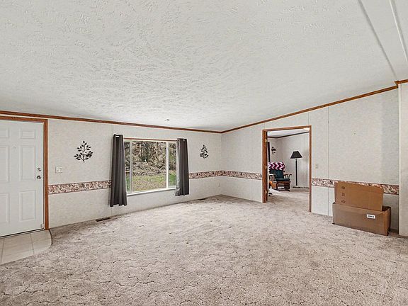 3rd image of 20240 10th Ave