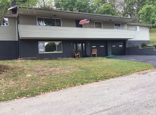 22 Lake Dr, Parkersburg, WV 26104