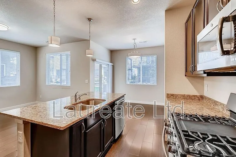 3 bed, 2.5 bath, 1758 sqft, $2,995 — Photo 4