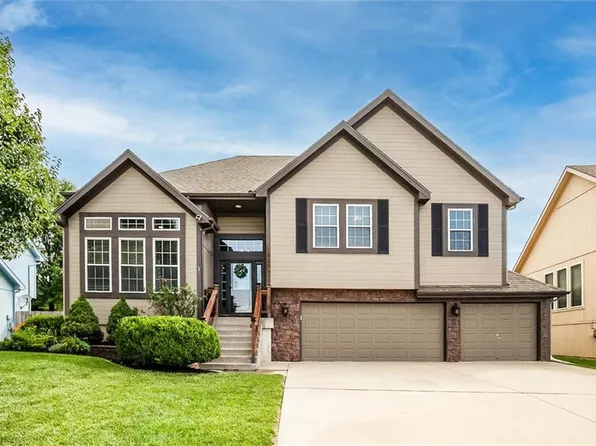 13309 Craig Ct, Smithville, MO 64089