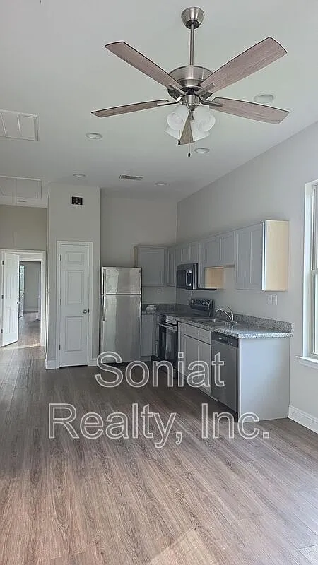 2 bed, 1.5 bath, 796 sqft, $1,275 — Photo 2