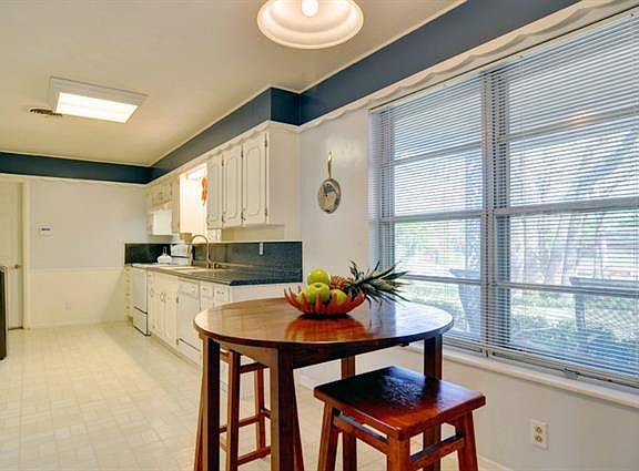 4th image of 6900 Robinhood Ln