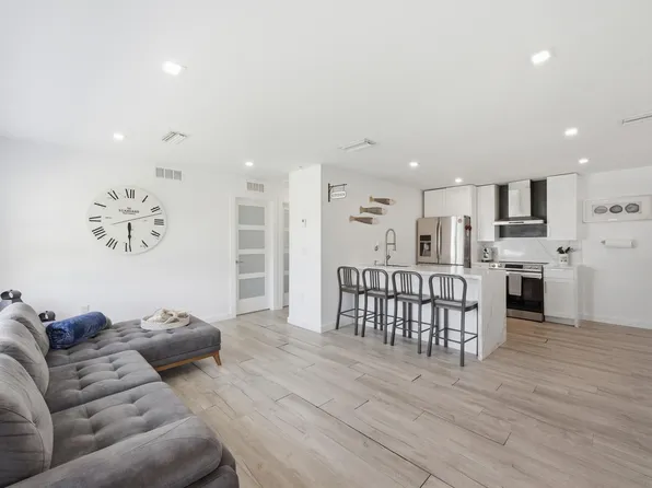 330 NE 59th Court, Oakland Park, FL 33334