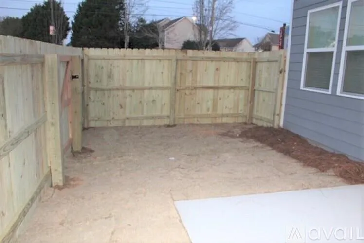200 Turner Ln — Photo 16