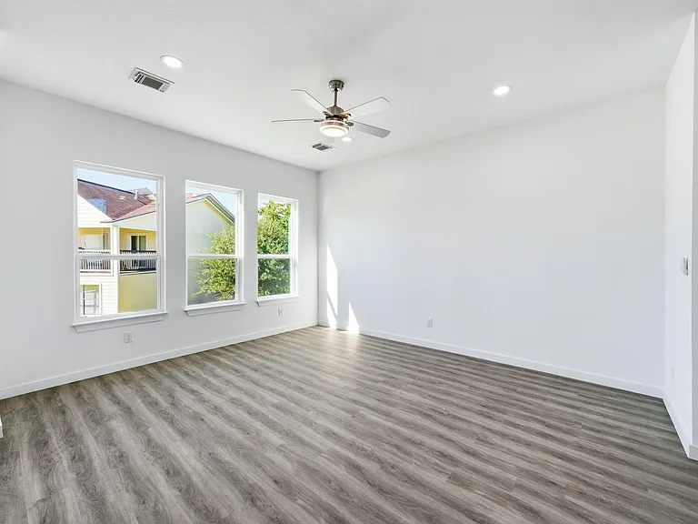 111 Capetown Way — Photo 14