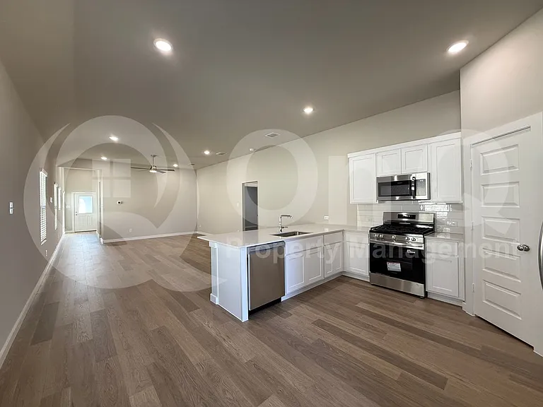 1004 Knox River Dr — Photo 9