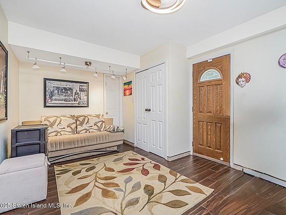 5th image of 58 Darcey Ave