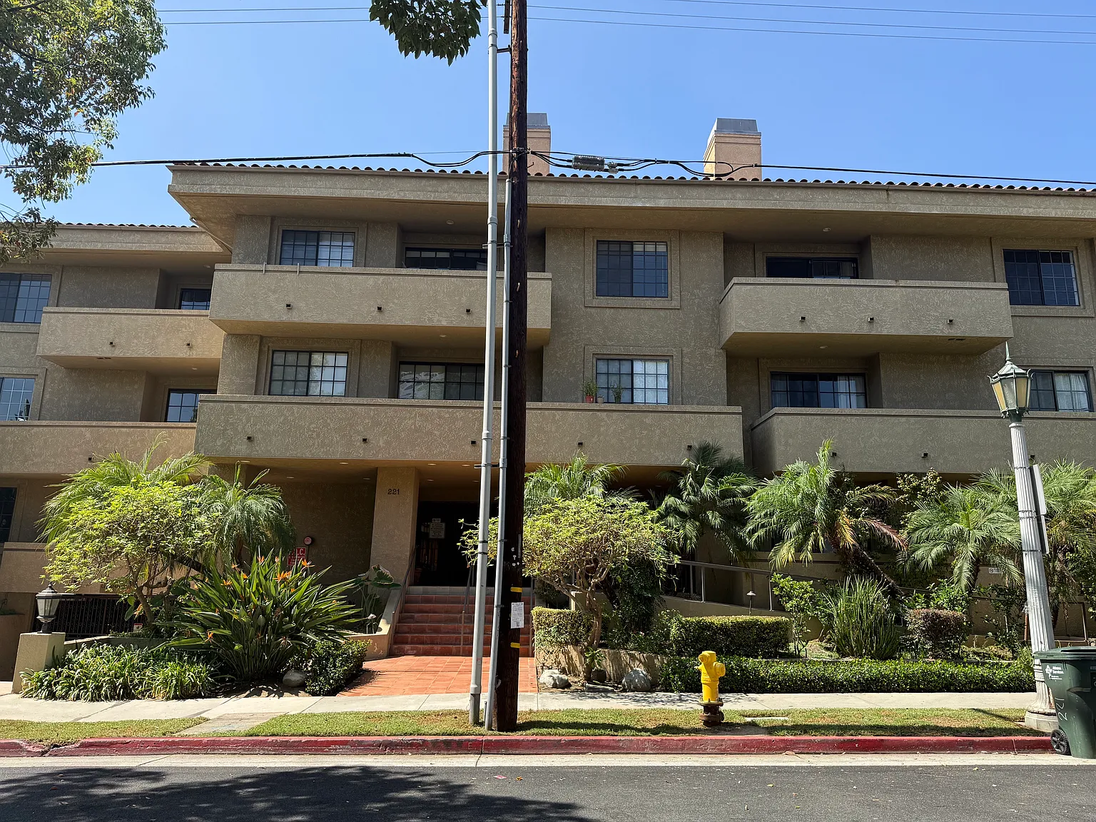 2 bed, 1160 sqft, $4,100 — Photo 1