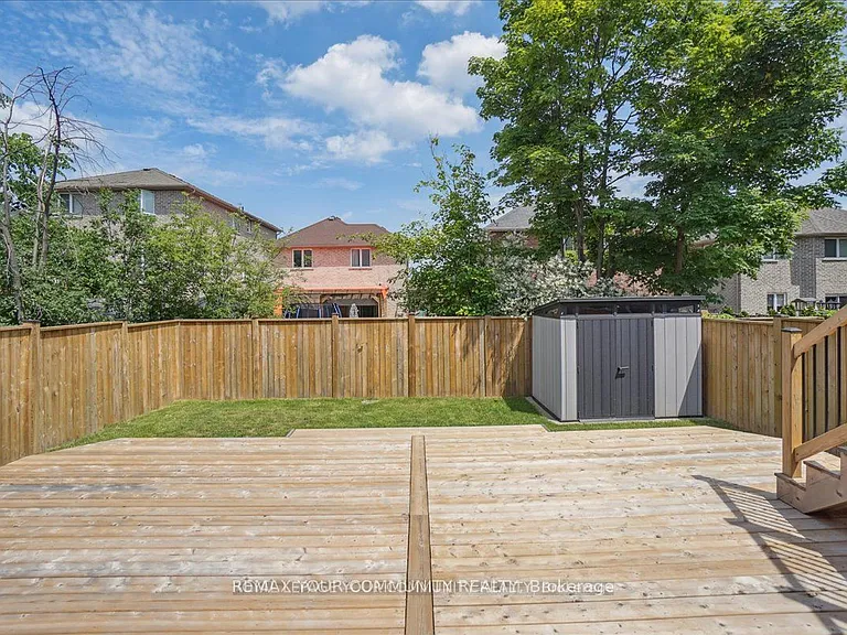 2172 Dawson Cres — Photo 36