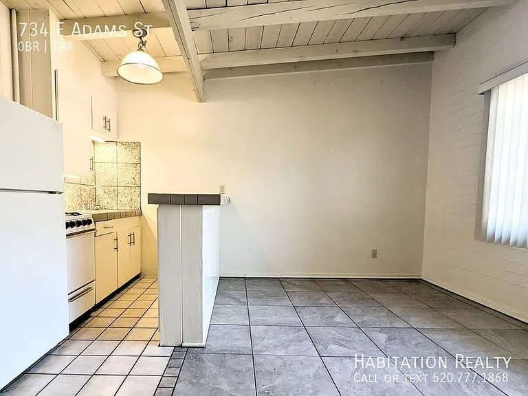734 E Adams St — Photo 4
