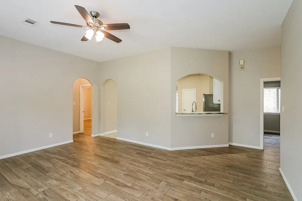 3 bed, 2.0 bath, 1505 sqft, $2,290 — Photo 4