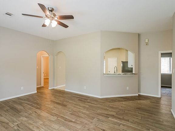 4th image of 12103 Lakewood Villa Dr