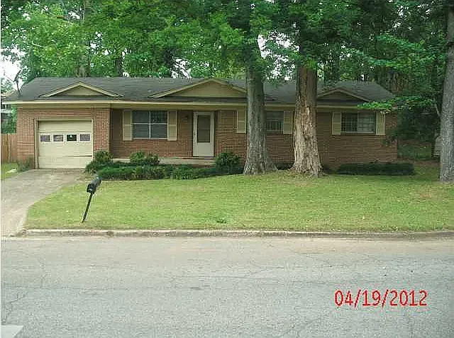 666 Brooksdale Dr — Photo 1