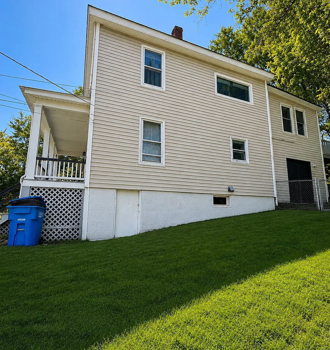 5 bed, 1874 sqft, $2,350 — Photo 2