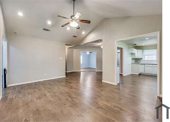 560 NW Douglas St — Photo 5