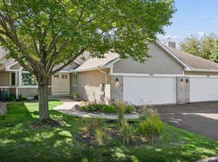 7063 Oak Pointe Curv, Bloomington, MN 55438