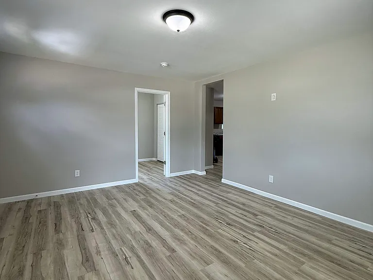 305 N Park Ave — Photo 2