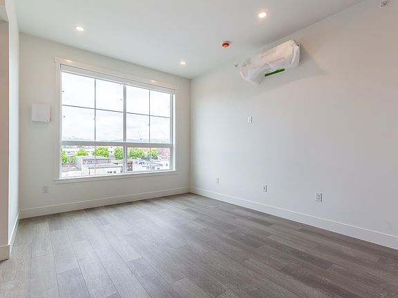 3rd image of 22348 North Ave #511
