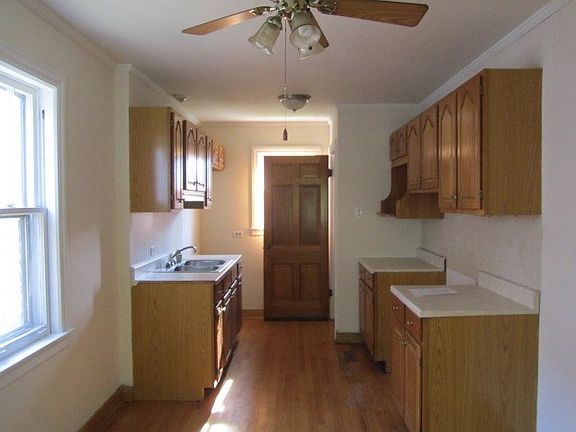 2nd image of 5436 S Natoma Ave