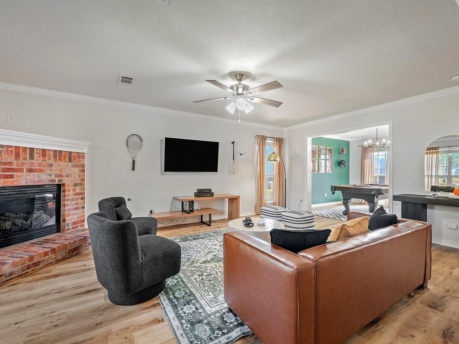 5 bed, 3.0 bath, $2,500 — Photo 2
