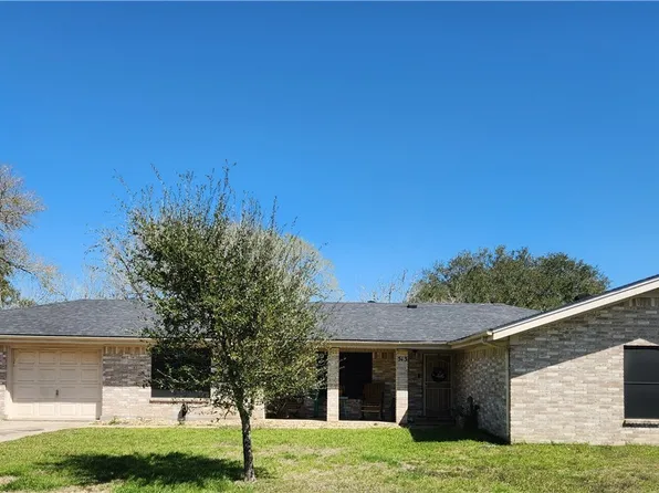 513 Kent St, Yoakum, TX 77995
